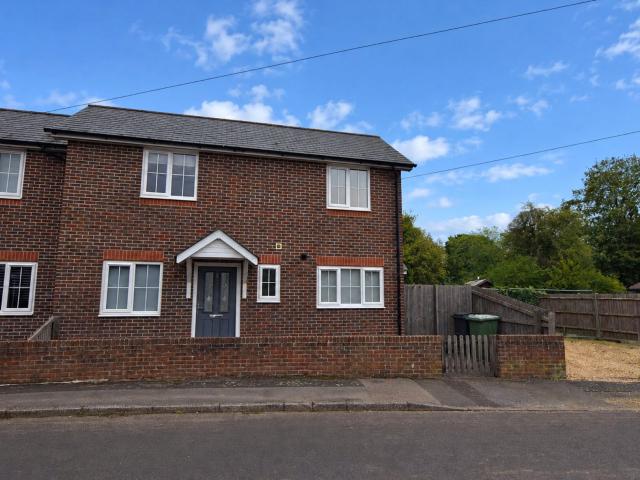 2 bedroom Semi detached house to rent