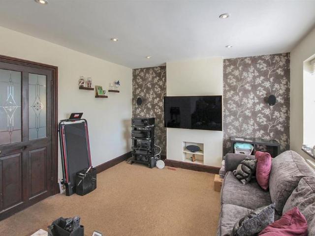 2 bedroom semi detached house to rent