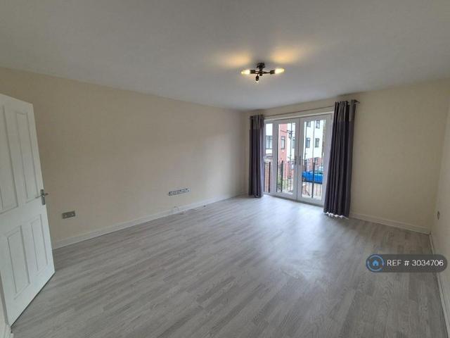 2 bedroom semi detached house to rent