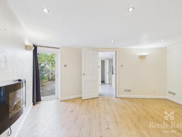 2 bedroom semi detached house to rent