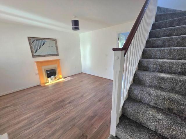 2 bedroom semi detached house to rent