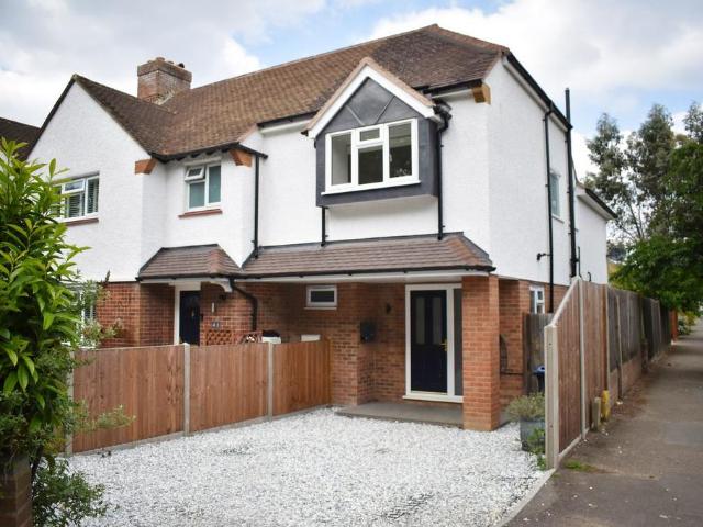 2 bedroom semi detached house to rent