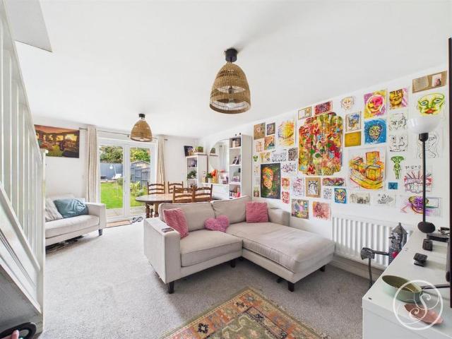 2 bedroom semi detached house to rent