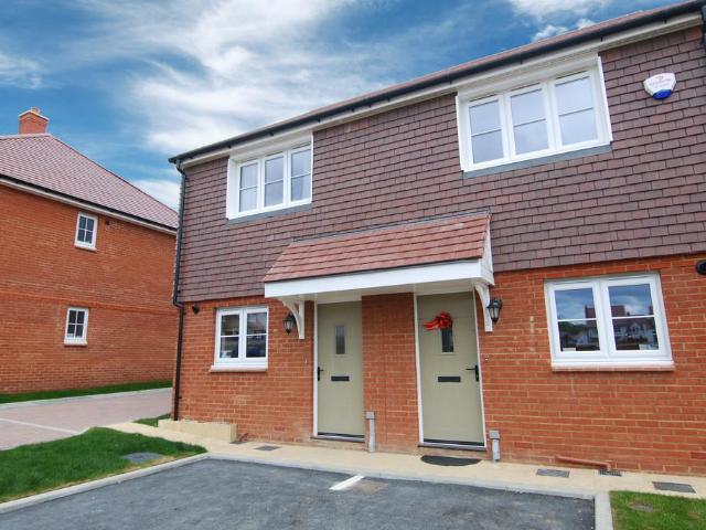 2 bedroom semi detached house to rent