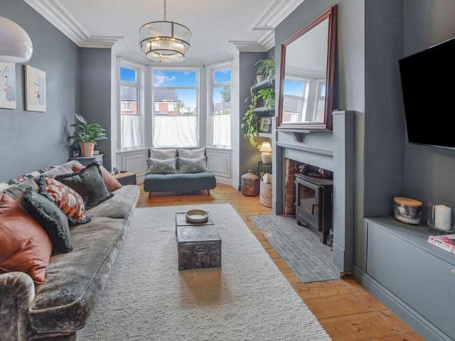 2 bedroom semi detached house to rent
