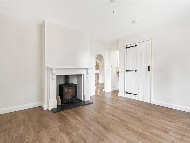 2 bedroom semi detached house to rent