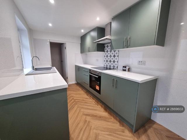 2 bedroom semi detached house to rent