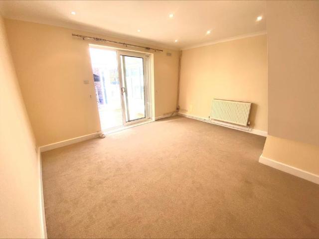 2 bedroom semi detached house to rent