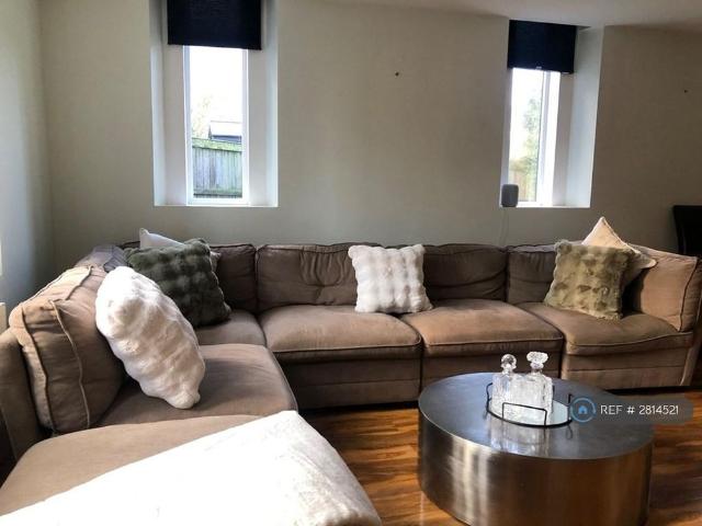 2 bedroom semi detached house to rent