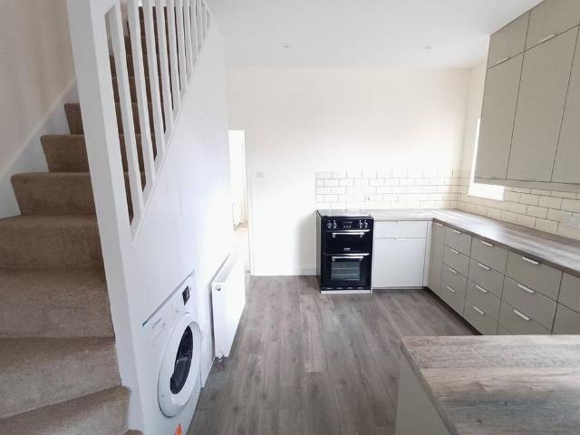 2 bedroom semi detached house to rent