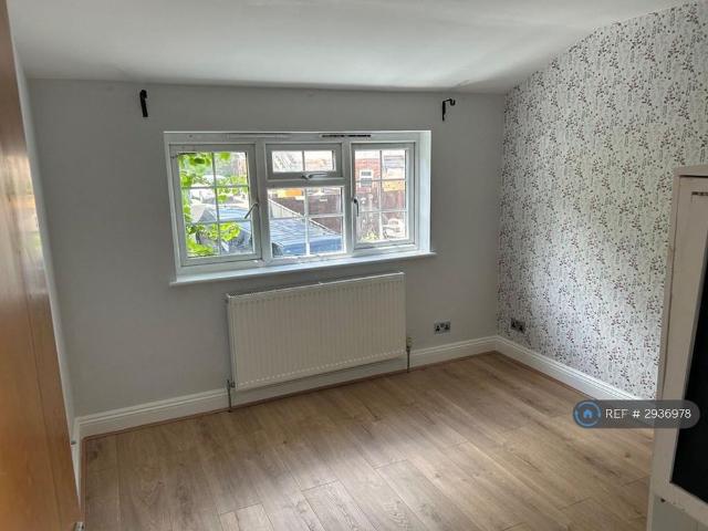 2 bedroom semi detached house to rent