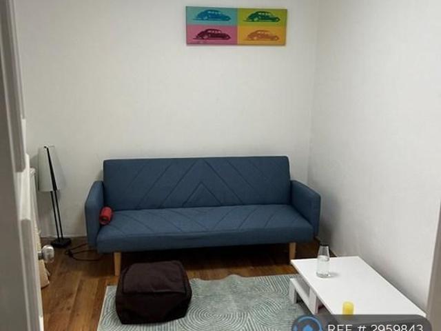 2 bedroom semi detached house to rent