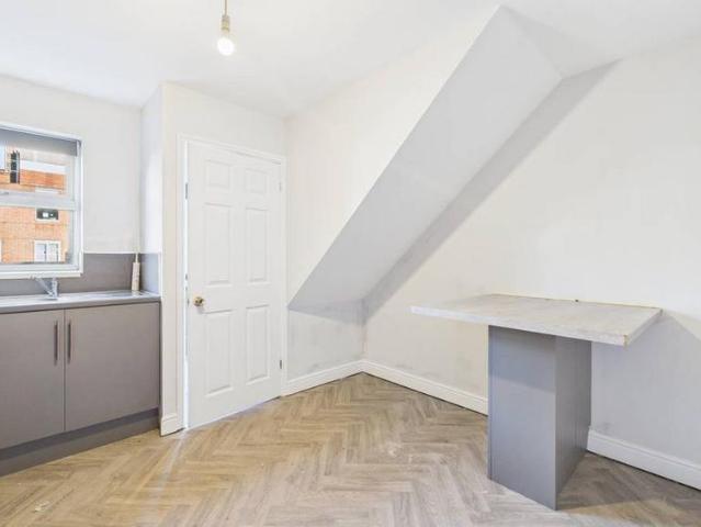 2 bedroom semi detached house to rent