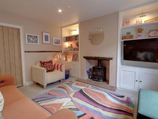 2 bedroom semi detached house to rent