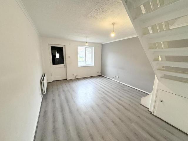 2 bedroom semi detached house to rent