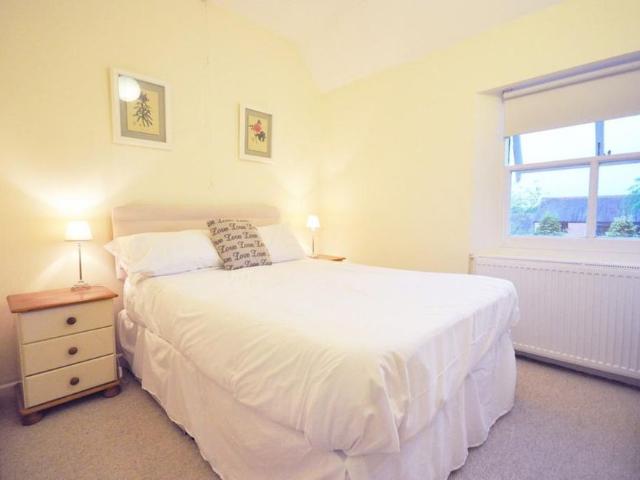2 bedroom semi detached house to rent