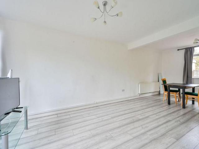 2 bedroom semi detached house to rent