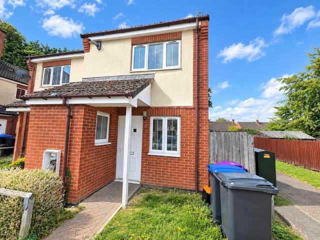 2 bedroom semi detached house to rent