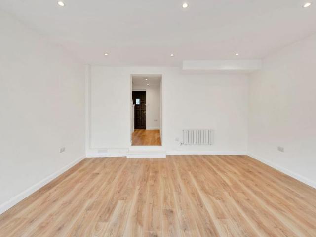 2 bedroom semi detached house to rent