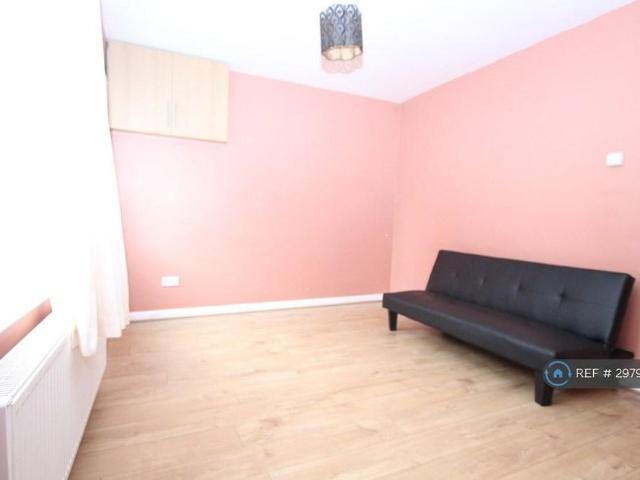 2 bedroom semi detached house to rent