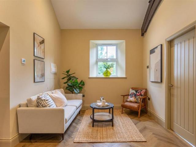 2 bedroom semi detached house to rent