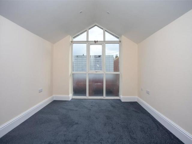 2 bedroom semi detached house to rent