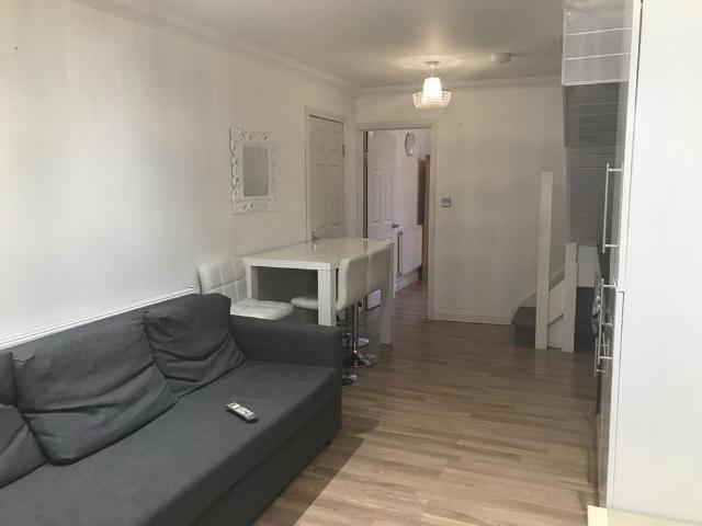 2 bedroom semi detached house to rent