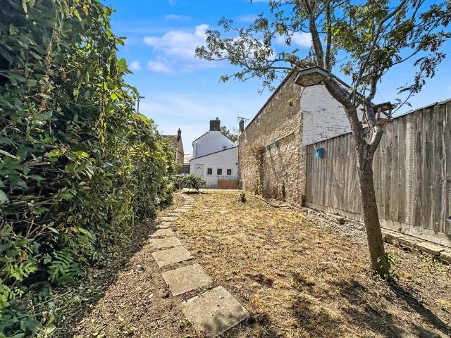2 bedroom semi detached house to rent