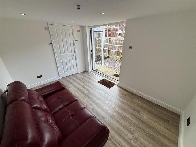 2 bedroom semi detached house to rent