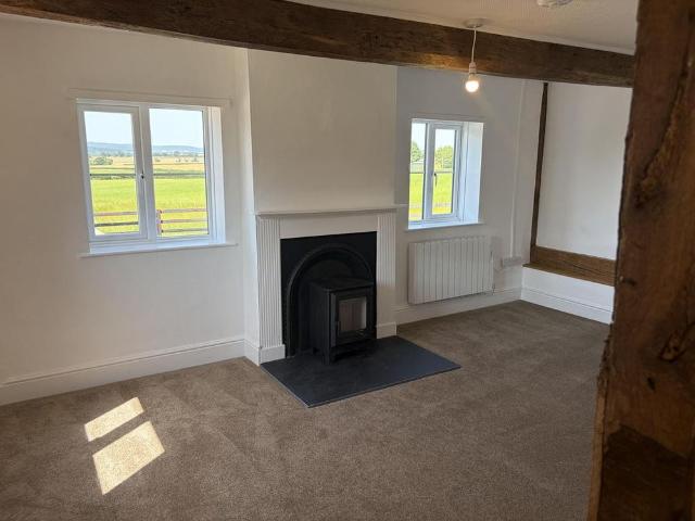 2 bedroom semi detached house to rent