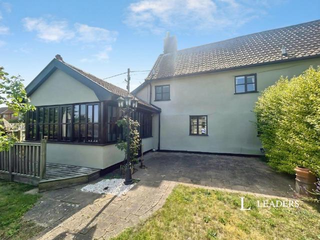 2 bedroom semi detached house to rent