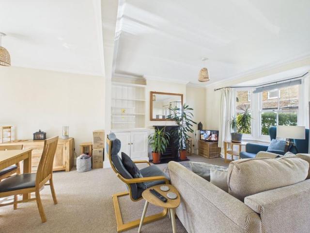 2 bedroom semi detached house to rent