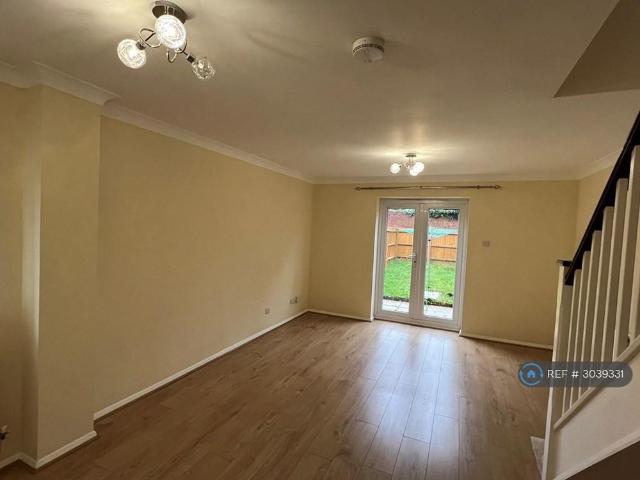 2 bedroom semi detached house to rent