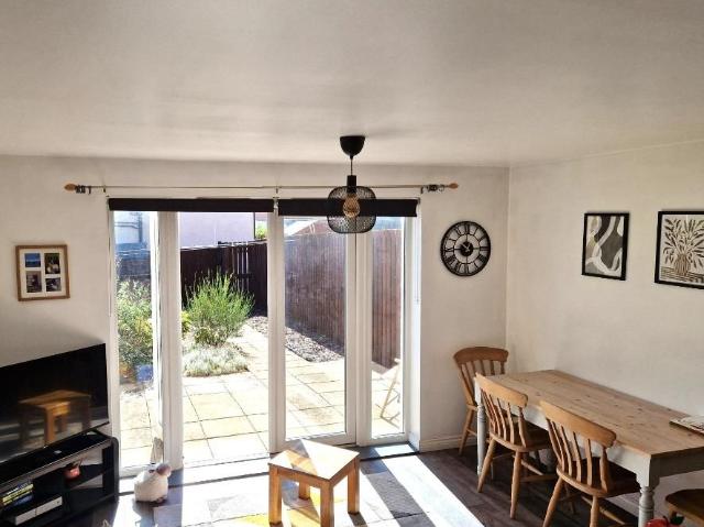 2 bedroom semi detached house to rent