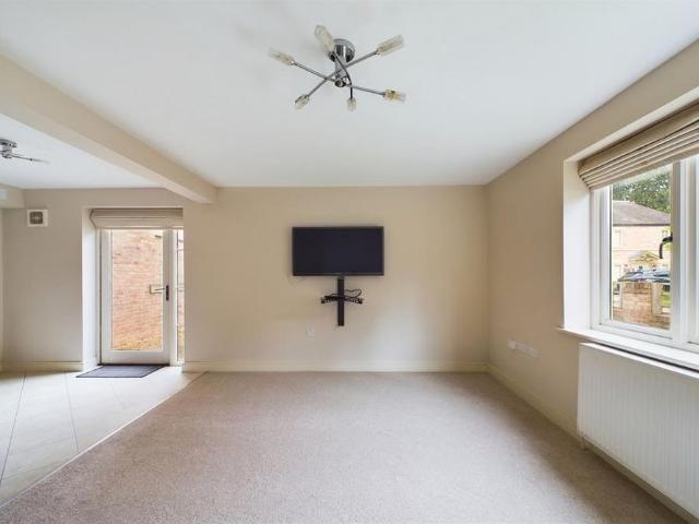 2 bedroom semi detached house to rent