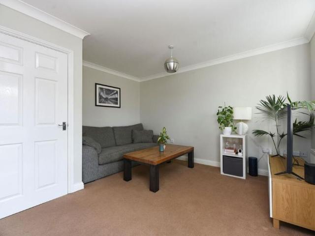 2 bedroom semi detached house to rent