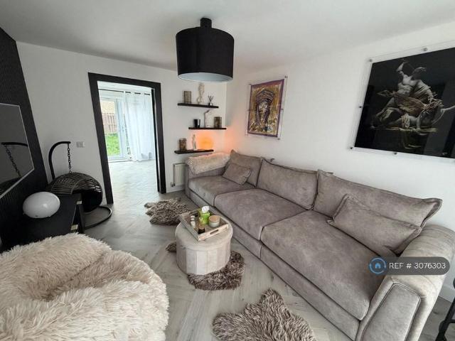 2 bedroom semi detached house to rent