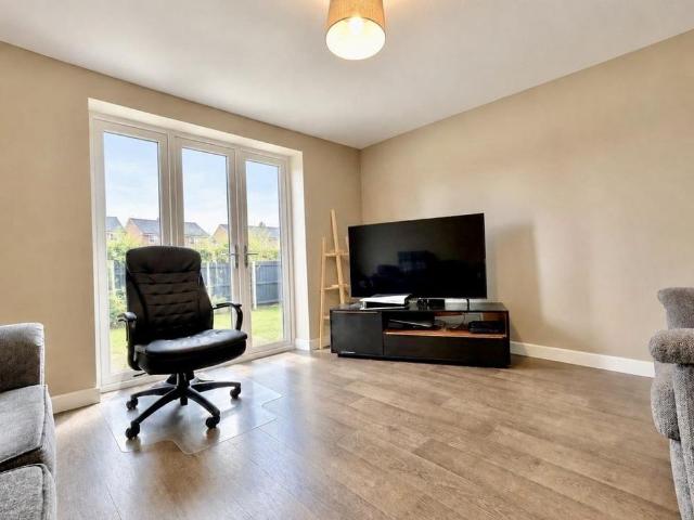 2 bedroom semi detached house to rent