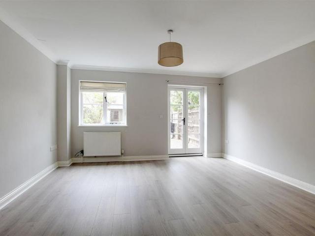 2 bedroom semi detached house to rent