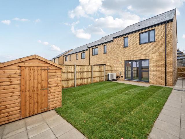 2 bedroom semi detached house to rent