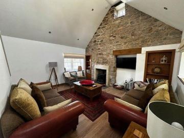 2 bedroom semi detached house to rent