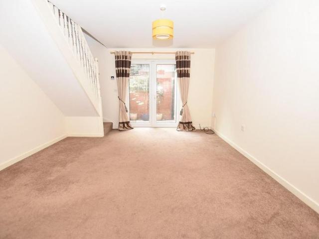 2 bedroom semi detached house to rent
