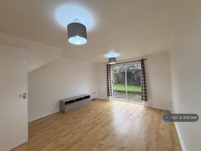 2 bedroom semi detached house to rent