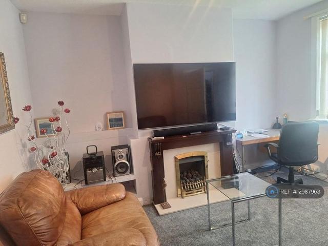 2 bedroom semi detached house to rent