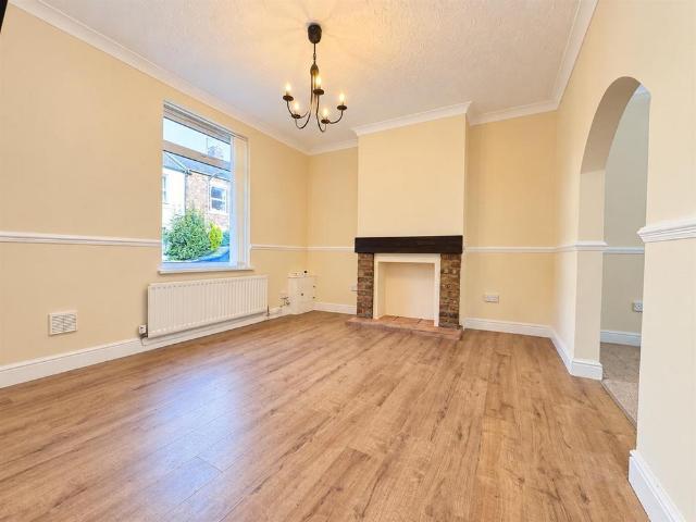 2 bedroom semi detached house to rent