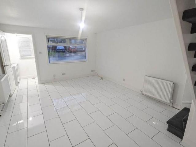 2 bedroom semi detached house to rent