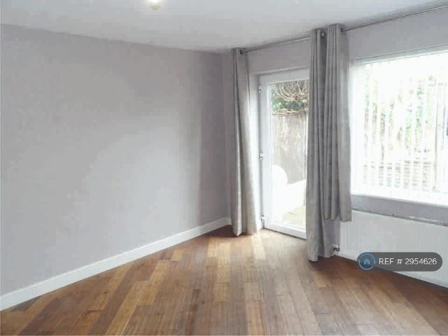 2 bedroom semi detached house to rent