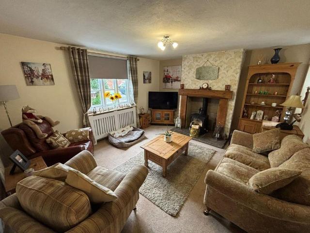 2 bedroom semi detached house to rent