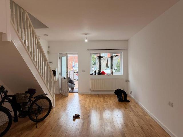 2 bedroom semi detached house to rent