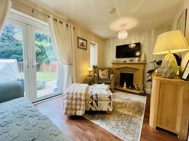 2 bedroom semi detached house to rent